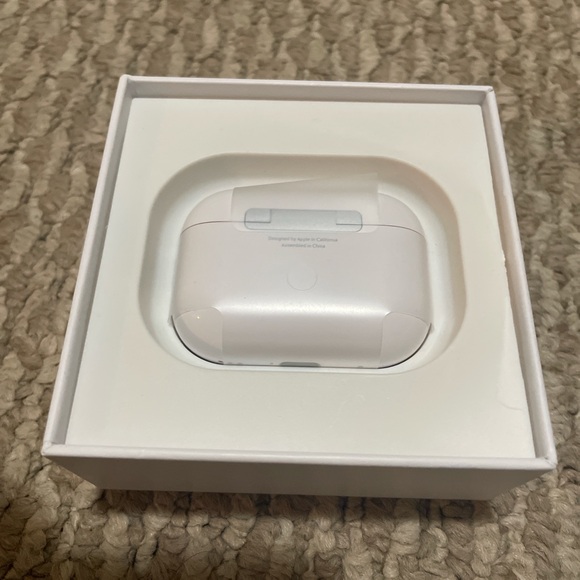 Apple AirPods Pro Gen 2 - Picture 5 of 8